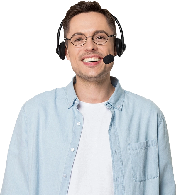 A Dynamic Edge help desk consultant wearing a headset